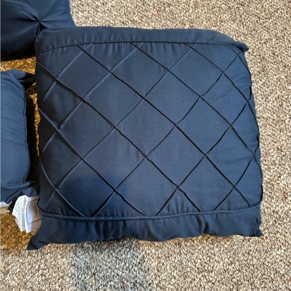 NWOT Decorative throw pillows - Picture 4 of 5